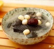 Red Date Chicken Soup with Goji Berries