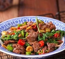 Stir-Fried Beef with Yellow Onion