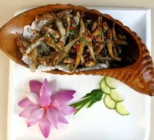 Braised Small River Fish with Garlic
