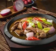 Black Pepper Beef in Stone Pot