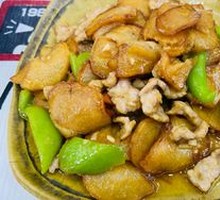 Potato Stir-fried with Pork Slices