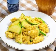Zucchini Stir-Fried with Eggs