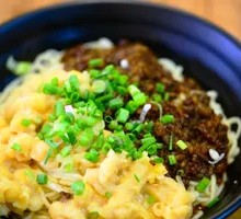 Spicy Pea and Meat Noodles