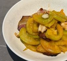 Preserved Pork with Green Tomato Stir-fry