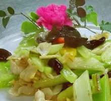Water Celery Stir-fried with Snail Slices