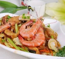 Stir-Fried Rice Noodles with Seafood