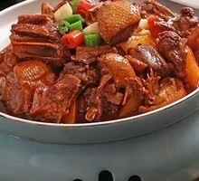 Stewed Goose in Iron Pot