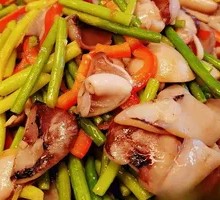 Stir-fried Squid with Garlic Shoots