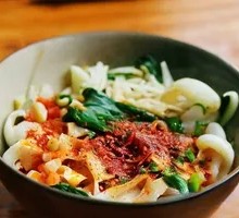 Oil-Poured Three-in-One Meat Sauce Noodles