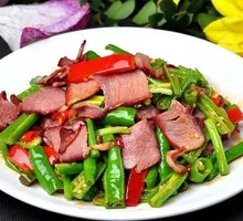 Green Pepper Stir-fried with Preserved Meat