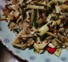Bamboo Shoots Stir-Fried with Pickled Cabbage