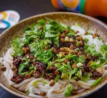 Stewed Intestine with Pickled Cabbage and Rice Noodles