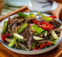 Green Pepper Stir-fried Duck Gizzard