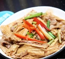 Stir-fried Tofu Skin with Meat