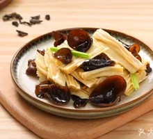 Wood Ear Mushroom and Tofu Skin Stir-fry