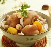 Braised Pig Trotters in Green Wine