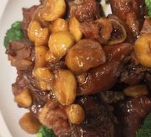 Braised Pig's Feet with Chestnuts