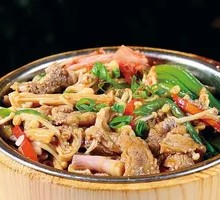 Braised Pork Ribs in Wooden Bucket Rice