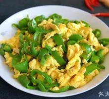 Bell Pepper and Egg Wooden Bucket Rice