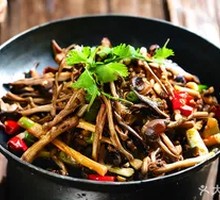 Spicy Dry Pot with Deer Antler Mushrooms