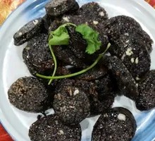 Intestine Stuffed with Pig Blood and Glutinous Rice