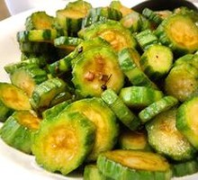 Wild Onion and Loofah Stir-fry