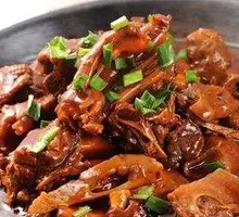 Stewed Goose in Iron Pot