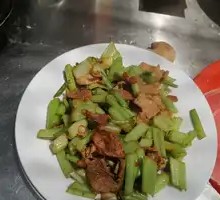 Stir-fried celery with pork