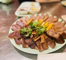 Signature Braised Goose Head Seven-Item Platter