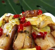 Cabbage Stir-fried with Spicy Pork