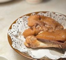 Unforgettable Roasted Pig's Feet