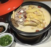 Pig's stomach and chicken hot pot