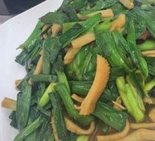 Stir-fried Garlic Shoots with Lamb Tripe
