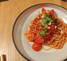 Pan-fried Shrimp with Tomato and Cashew Italian Pasta