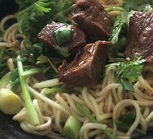 Sour Cabbage Braised Beef Noodles