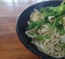 青椒炒蛋拌面