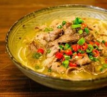 酸汤肥牛面疙瘩