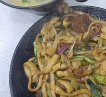 Braised Beef Stir-Fried Noodles