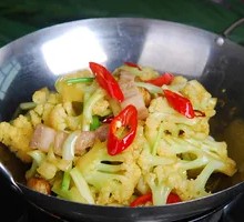Spicy Stir-Fried Organic Cauliflower