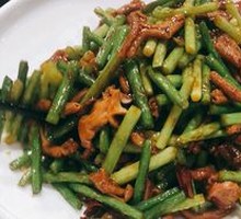 Garlic Shoot Chicken Offal Stir-fry