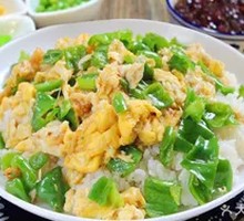 Green Pepper and Egg Over Rice