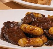 Black Pepper Beef with Cheese Rice Cake
