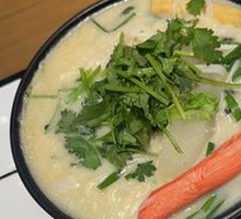 Fried Fish with Broth and Small Pot Rice Noodles