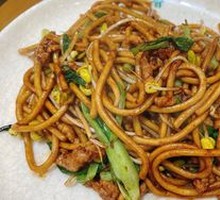 Stir-Fried Noodles with Shredded Meat