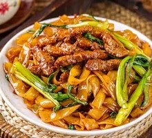 Stir-Fried Beef with Rice Noodles