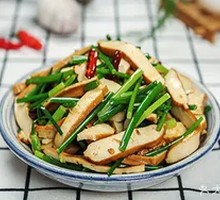 Stir-fried Leek Flowers with Tofu Skin