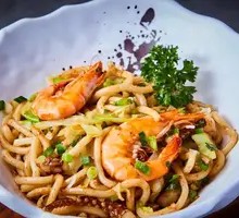 Sizzling Shrimp and Squid Stir-Fried Udon Noodles