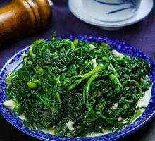 Stir-Fried Water Spinach with Garlic