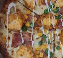 Golden Salted Egg Yolk Chicken Pizza