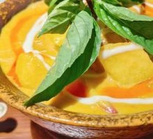 Coconut-flavored Yellow Curry Beef